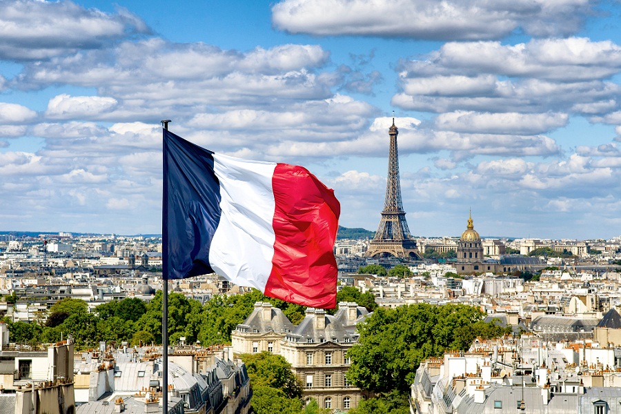 باريس تعتزم طرح حزمة مساعدات بقيمة  مليار يورو لمواجهة تكاليف المعيشة