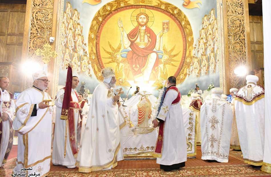  البابا تواضروس يترأس قداس العيد بالكاتدرائية المرقسية بالعباسية 