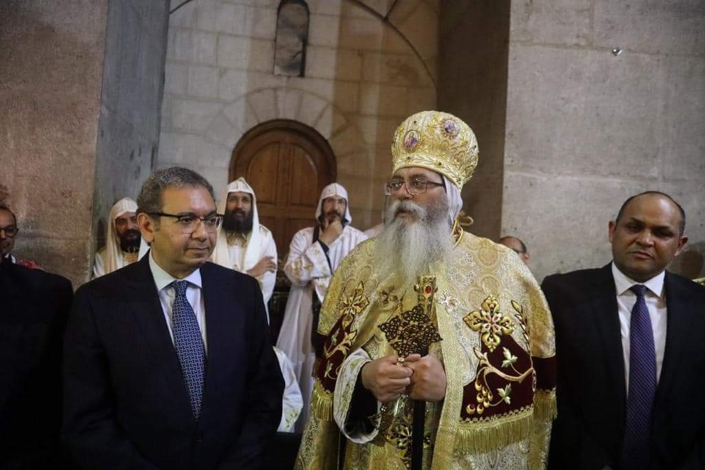 سفير مصر في تل أبيب يشارك في قُداس عيد القيامة
