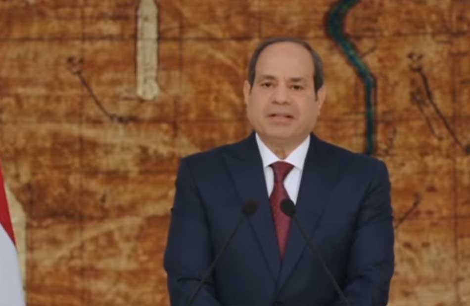 الرئيس السيسي عيد العمال اليوم فرصة حقيقية للوقوف على ما أحرزه عمال مصر من تقدم في بناء الجمهورية الجديدة 