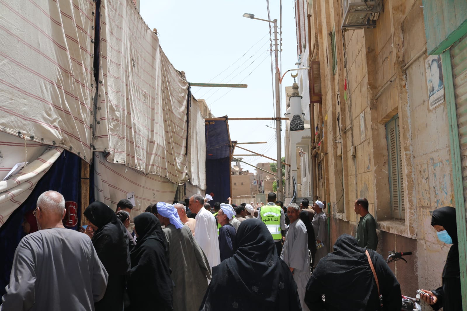 قافلة طبية مجانية لجامعة جنوب الوادي بمدينة نقادة بقنا 