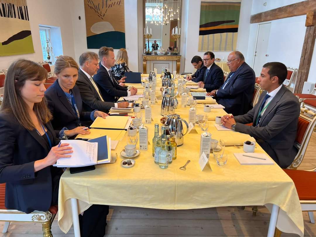وزير الخارجية يعقد مباحثات ثنائية مع وزير خارجية الدنمارك 