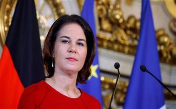 وزيرة الخارجية الألمانية تؤكد استعداد بلادها لتوريد المزيد من الأسلحة إلى أوكرانيا