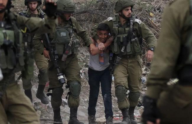 الاحتلال الإسرائيلي يعتقل  فلسطينيين في الضفة الغربية ويبعد  آخرين عن القدس  يومًا