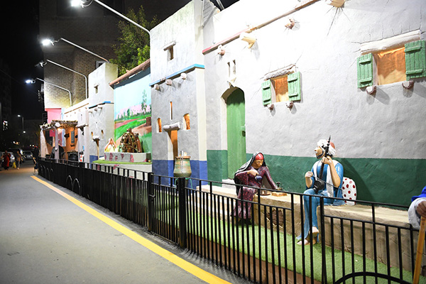 محافظ قنا يفتتح جدارية تحاكى تراث الريف القديم