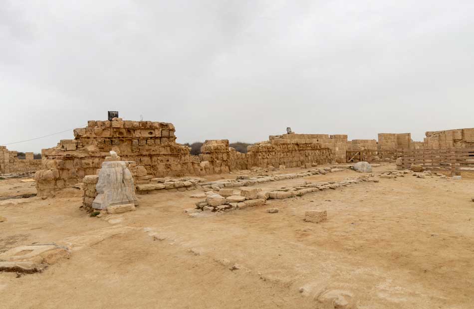 رئيس قطاع الآثار الإسلامية والقبطية الانتهاء من تثبيت العناصر المعمارية في موقع أبو مينا الأثري