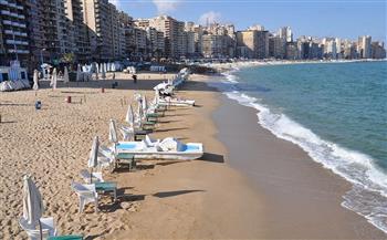     شاطئًا بالإسكندرية تتجمل لاستقبال روادها تعرف على الأسعار والخدمات| صور