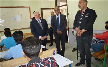   محافظ بورسعيد يتابع سير امتحانات الشهادة الإعدادية في مادة اللغة العربية | صور 