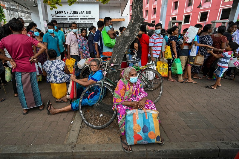 سريلانكا تتخلف عن سداد ديونها وتحذر من ارتفاع التضخم إلى 