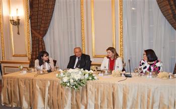   وزير الخارجية يشارك في حفل الغداء الذي تُقيمه رابطة زوجات الدبلوماسيين المصريين | صور