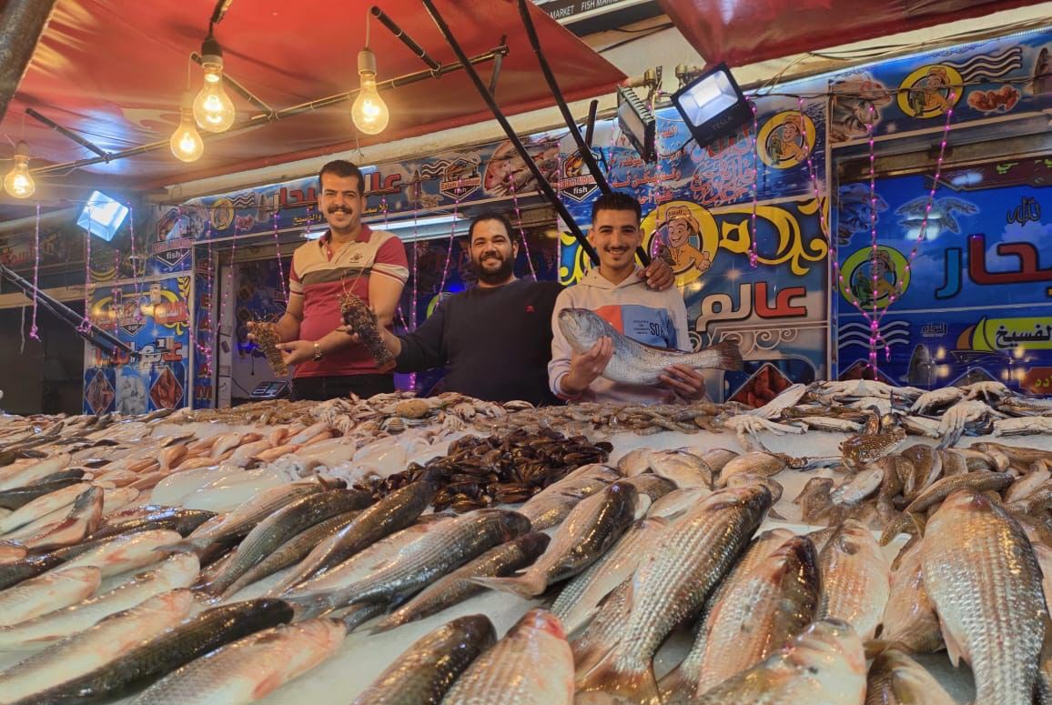 ;سوق الأسماك الجديد ببورسعيد; قبلة الزوار في العطلة الأسبوعية | صور 