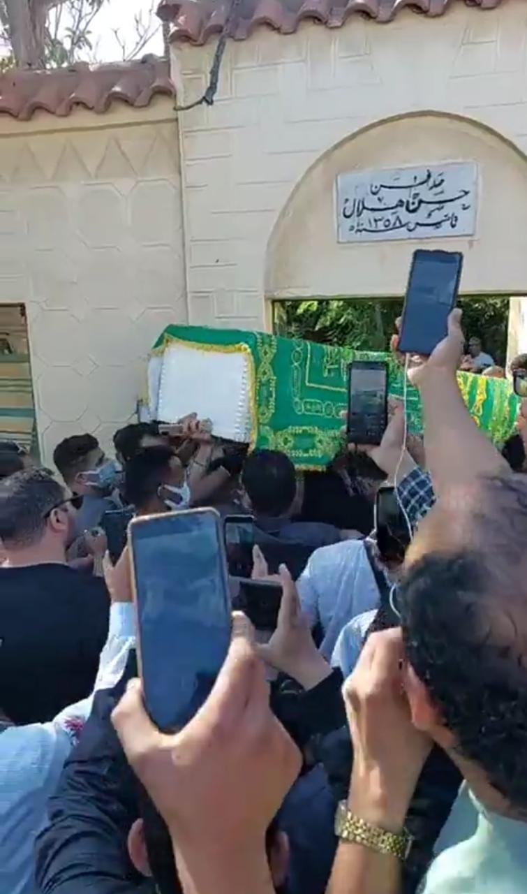  جثمان الفنان سمير صبري يصل لمثواه الأخير بمقابر المنارة بالإسكندرية