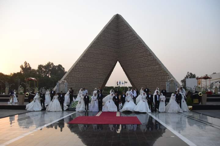 المنطقة المركزية العسكرية تنظم حفل زفاف جماعيًا لعدد  شاب وفتاة | صور
