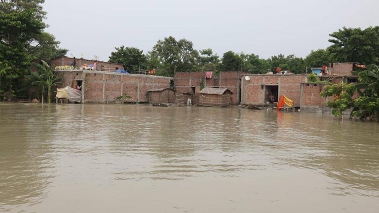  انحسار الفيضانات في بنجلادش والهند بعد تسببها بمصرع  شخصا