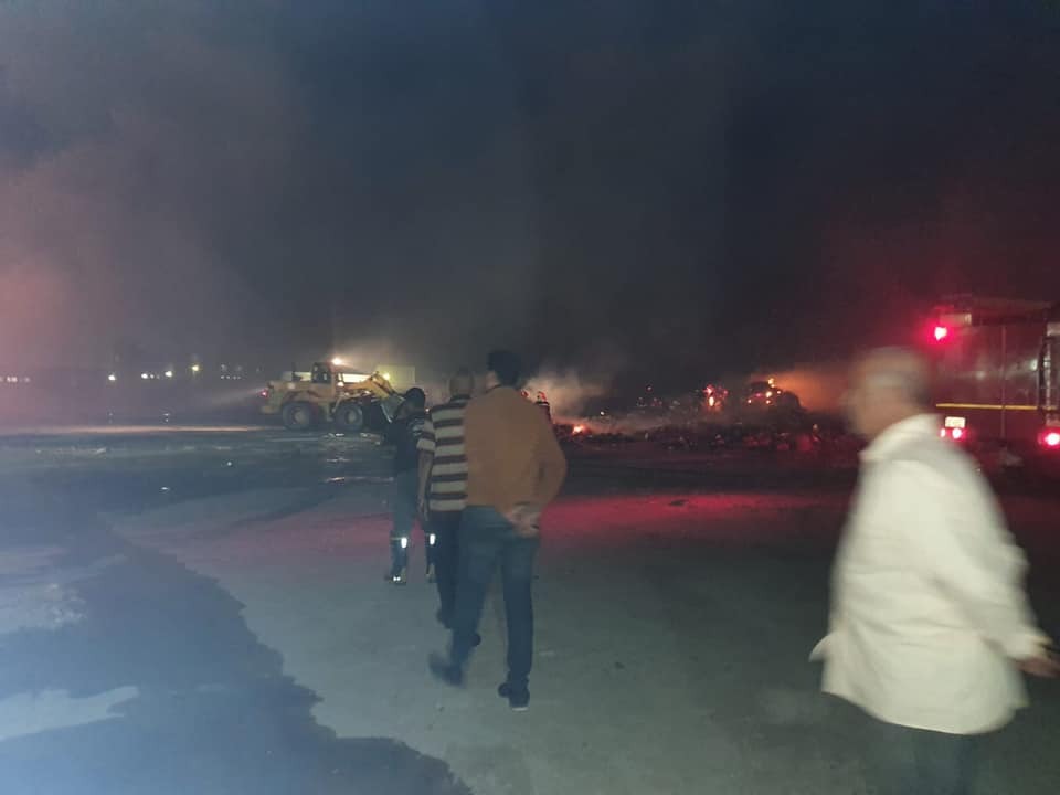 السيطرة على حريق بمخازن الشركة الأهلية للورق بالإسكندرية | صور