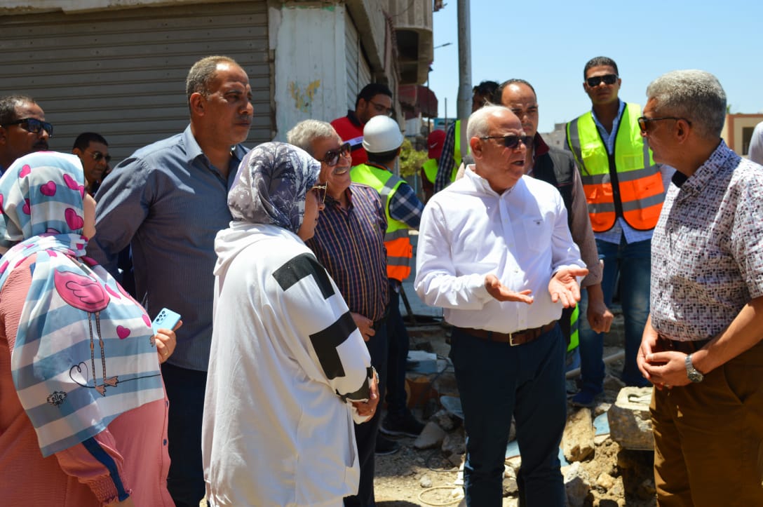 محافظ بورسعيد يتفقد أعمال تطوير شارع السيد سرحان بحي الزهور | صور 