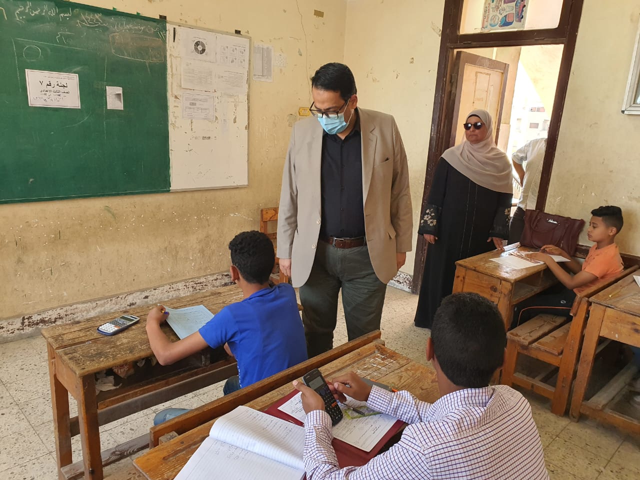  تعليم القاهرة  ترصد حالات غش وشغب في لجان امتحانات الشهادة الإعدادية