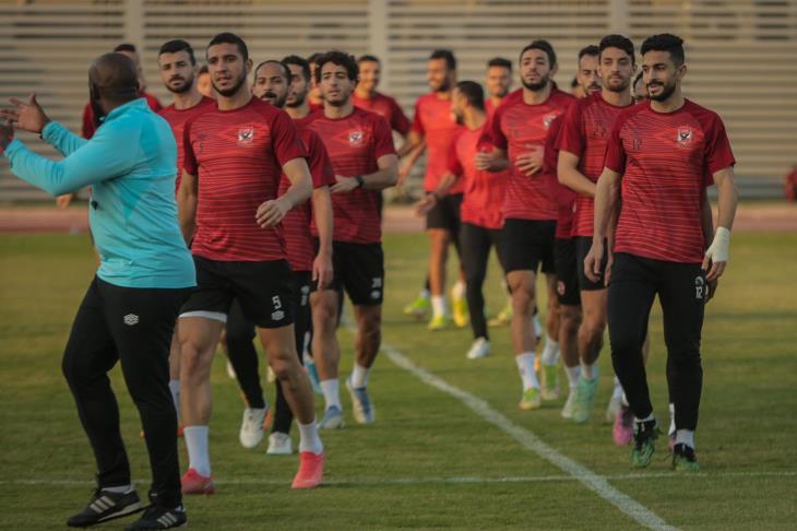 الأهلي يصل ملعب الاتحاد الرياضي البيضاوي لخوض مرانه الأول بالمغرب