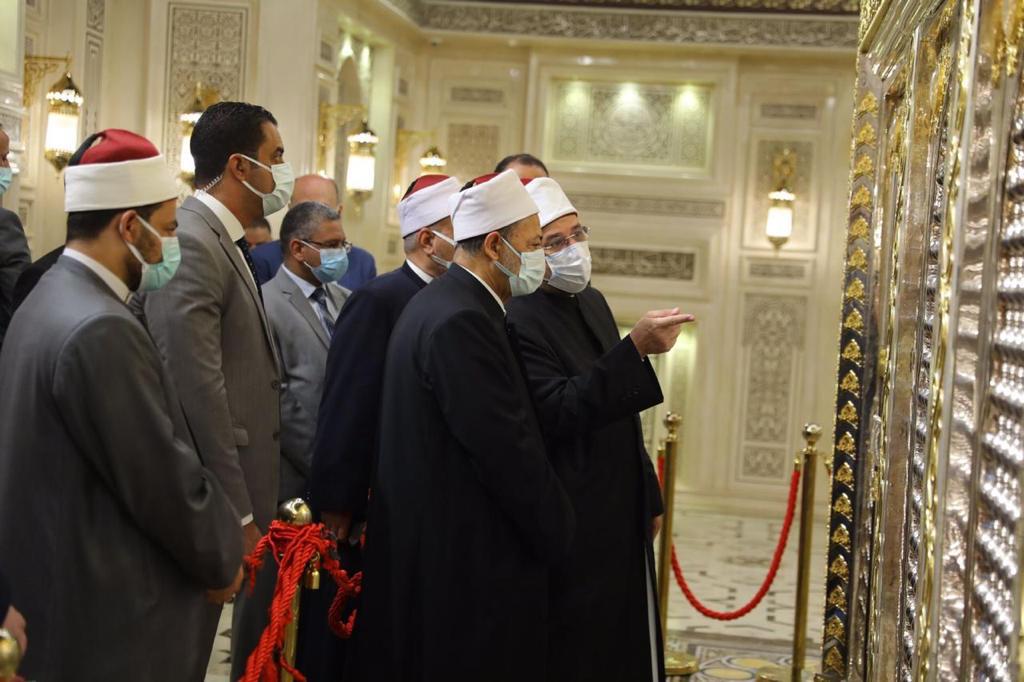 الإمام الأكبر يتفقد أعمال التجديد الشاملة بمسجد الحسين صباح اليوم |صور