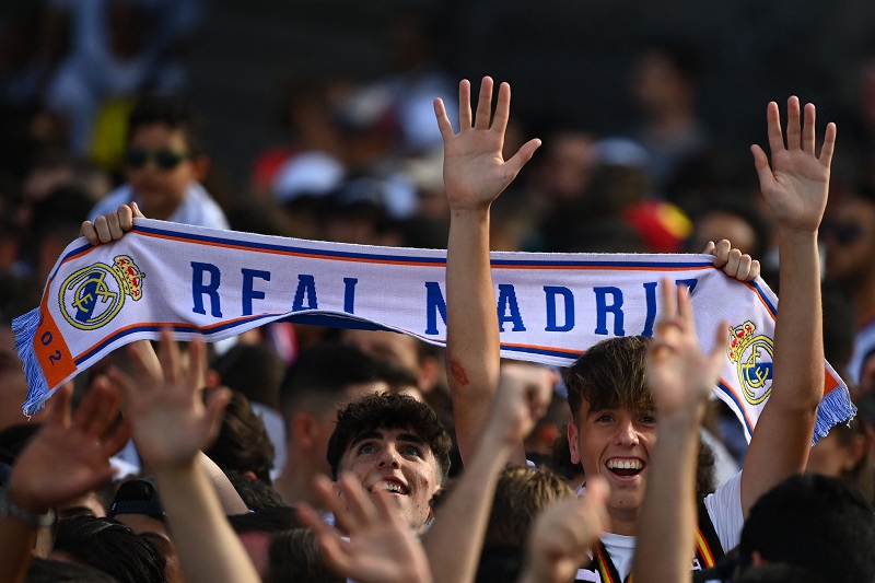 ريال مدريد يبدأ حفل التتويج بدوري الأبطال