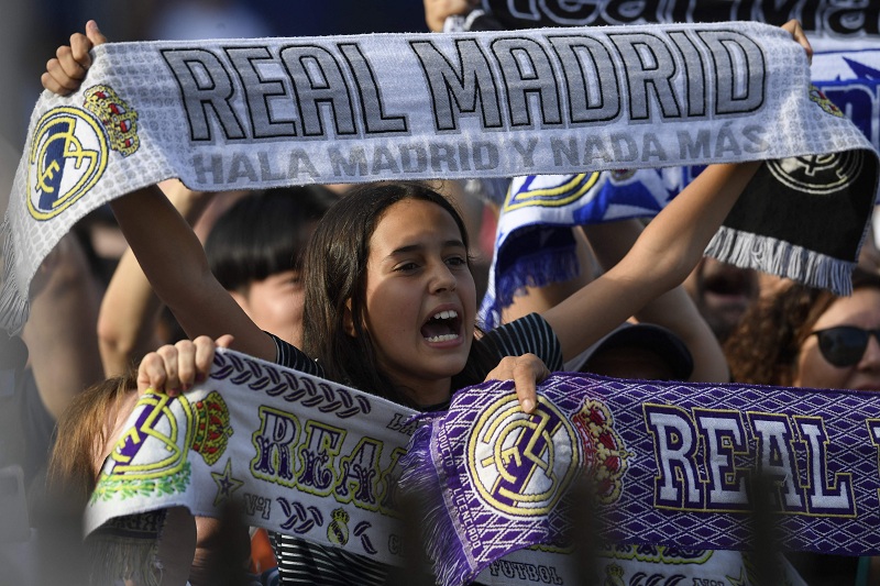  ريال مدريد يبدأ حفل التتويج بدوري الأبطال