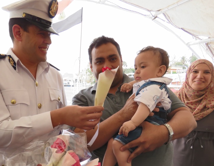 ;شرطة البيئة والمسطحات; توزع الهدايا على الأطفال بمناسبة عيد الفطر | صور