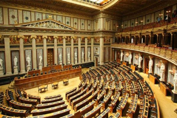 البرلمان النمساوي يبحث سحب الثقة من الحكومة الفيدرالية