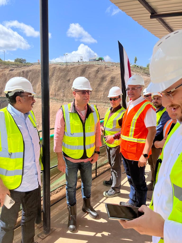  وزيرالإسكان يتابع مشروع سد ومحطة جوليوس نيريرى الكهرومائية 