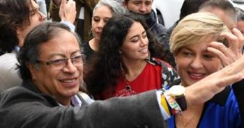   جوستافو بيترو أول رئيس يساري في تاريخ كولومبيا يؤدي اليمين الدستورية