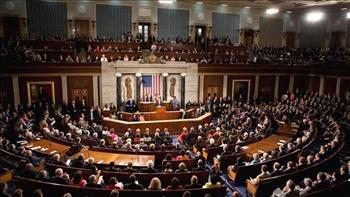 الشيوخ الأمريكي يوافق على مشروع قانون للضرائب والمناخ
