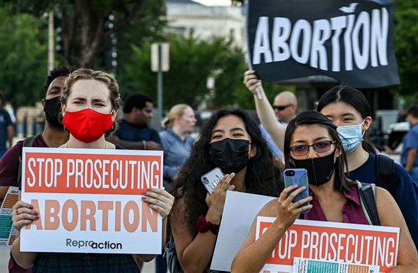 وزير الصحة الأمريكي قرار إلغاء قانون الحق في الإجهاض ;غير معقول;