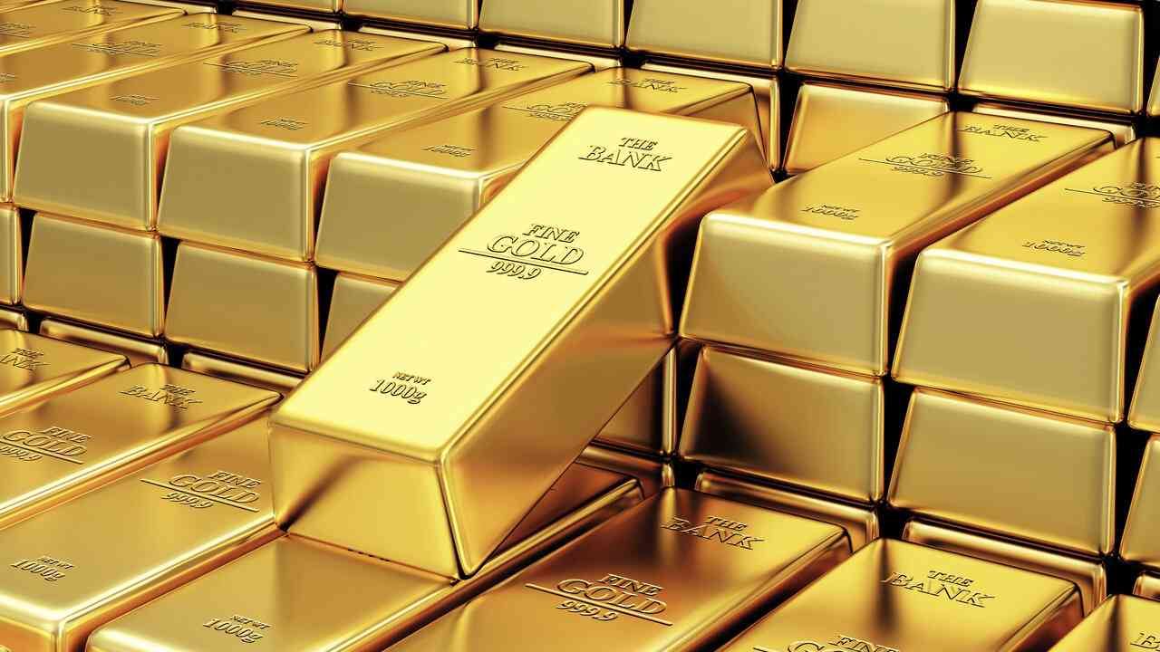 أسعار الذهب تهبط دون  دولار بعد ارتفاع سعر الدولار 