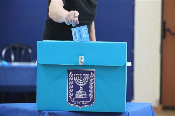 اتصالات بين  جانتس  و ساعر  للترشح معًا في الانتخابات الإسرائيلية 