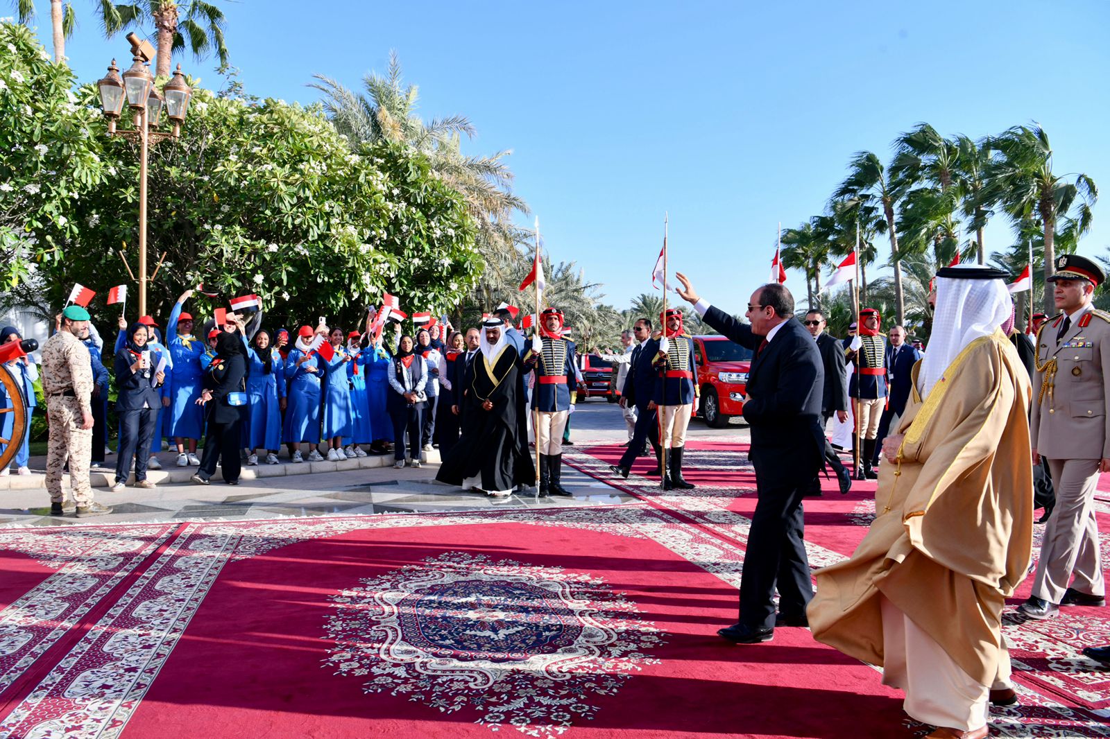 استقبال العاهل البحرينى للرئيس السيسي بالمنامة 
