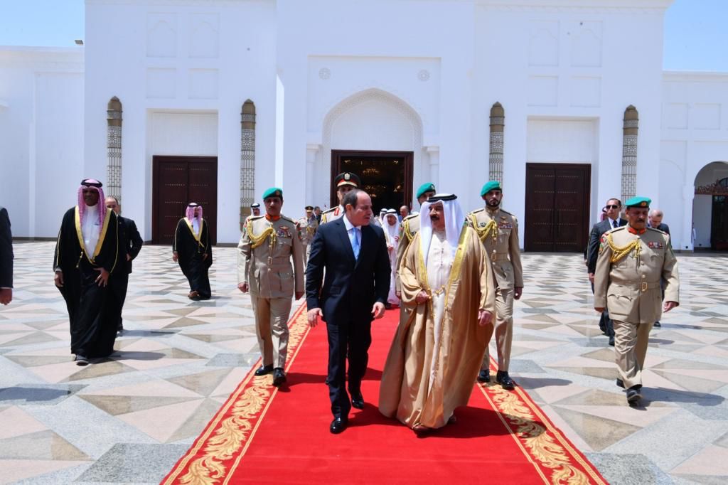 الرئيس السيسي يشارك الملك حمد بن عيسى افتتاح المبنى الجديد في مطار البحرين الدولي