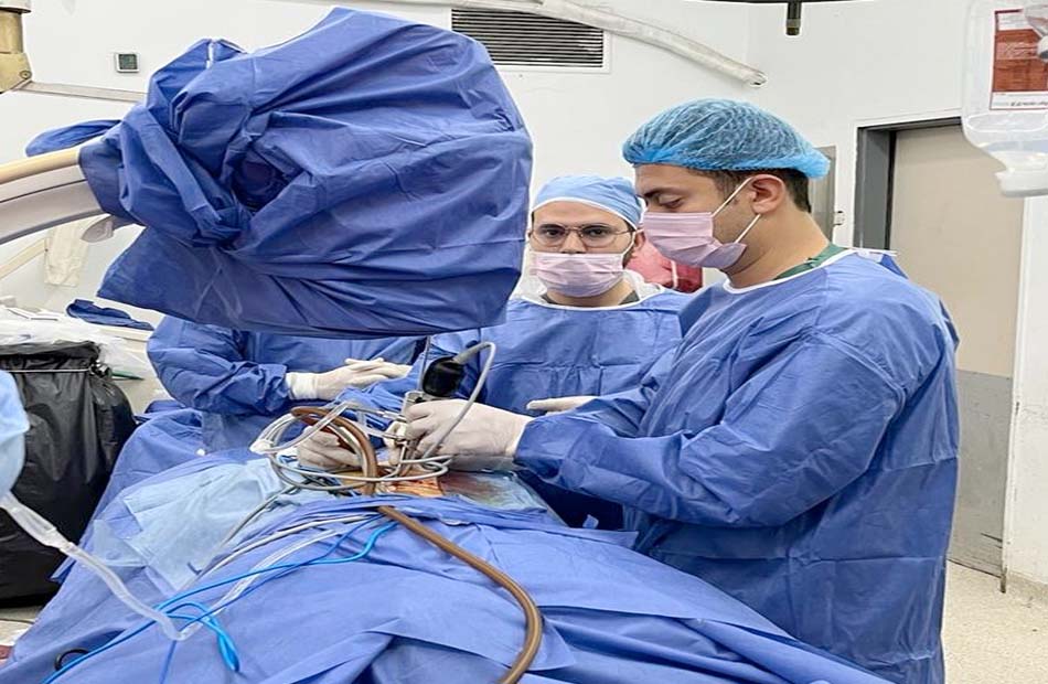 نجاح أول جراحة في العمود الفقري بالمنظار داخل مستشفى الهلال الأحمر |صور