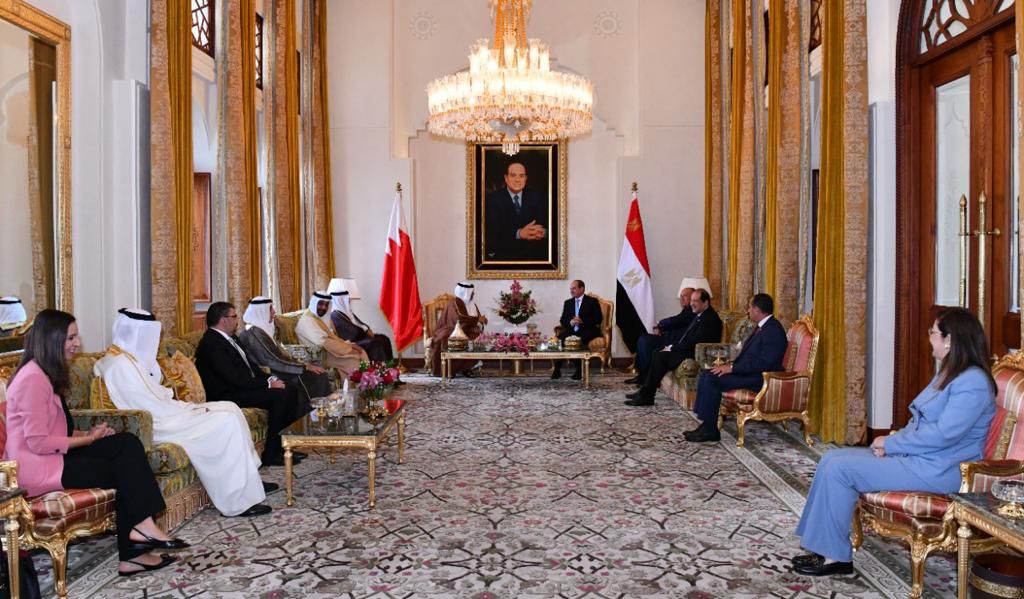 لقاء ومباحثات الرئيس السيسي وملك البحرين وتوقيع اتفاقيات بين البلدين