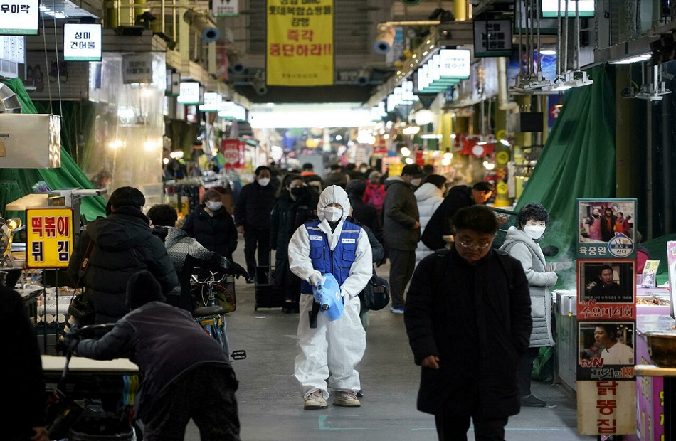 كوريا الجنوبية تسجل أكثر من  آلاف إصابة جديدة بكورونا 