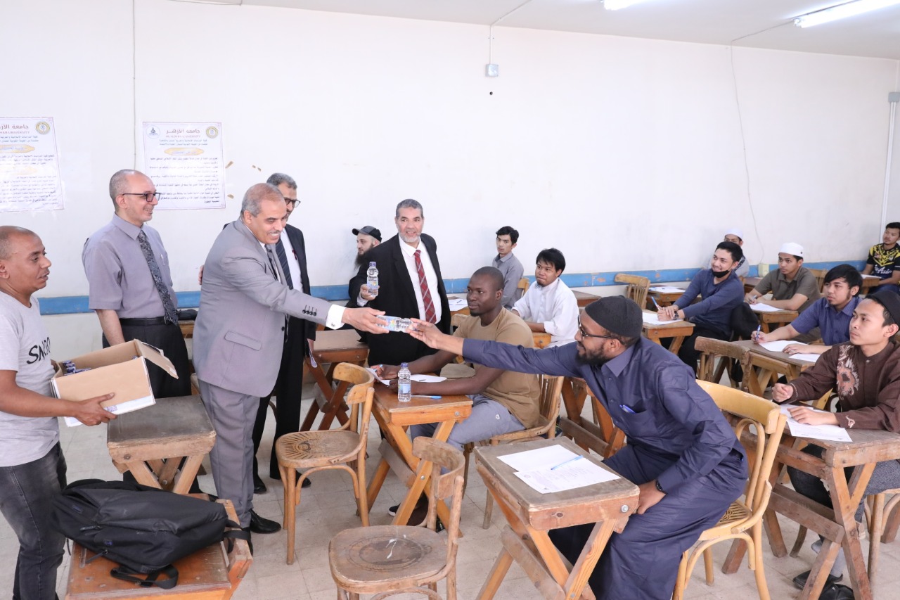 رئيس جامعة الأزهر يتفقد امتحانات كلية الدراسات الإسلامية والعربية للبنين | صور