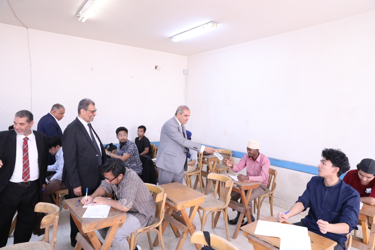 رئيس جامعة الأزهر يتفقد امتحانات كلية الدراسات الإسلامية والعربية للبنين