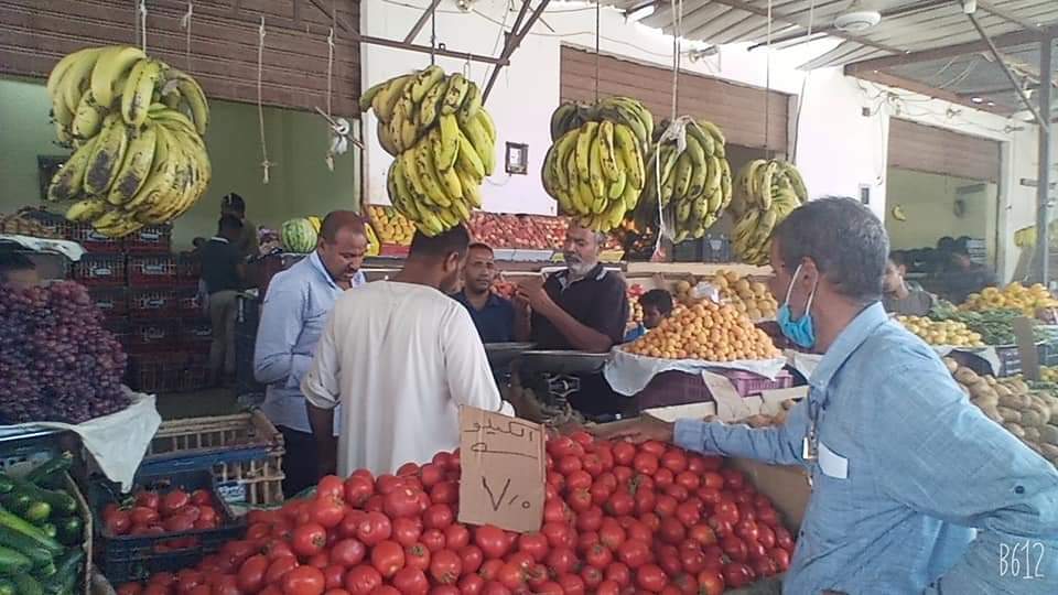 تحرير  مخالفة خلال حملة تفتيشية على سوق الخضار بالقصير 