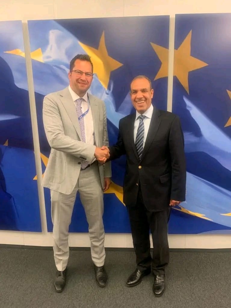  سفير مصر في بروكسل يبحث سبل تعزيز التعاون في مجالات التوظيف بالمفوضية الأوروبية 