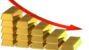 تهافت المستثمرين على الدولار كملاذ يهبط بالذهب لأدنى سعر في  شهور