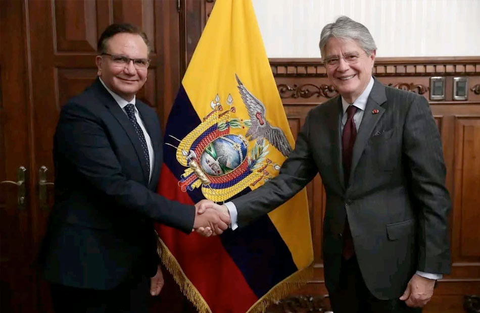 رئيس الجمهورية الإكوادوري يلتقي السفير المصري في كيتو | صور