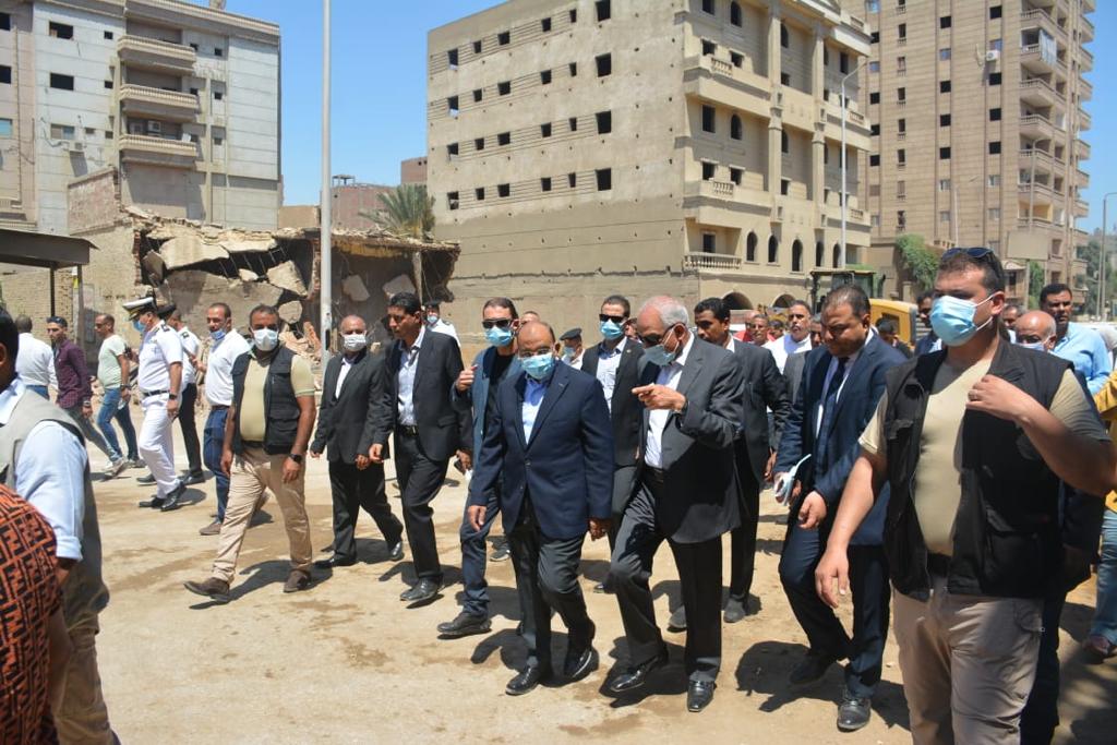 وزير التنمية المحلية ومحافظ الجيزة يتفقدان أعمال تطوير محور المريوطية بنطاق أحياء الهرم والطالبية | صور