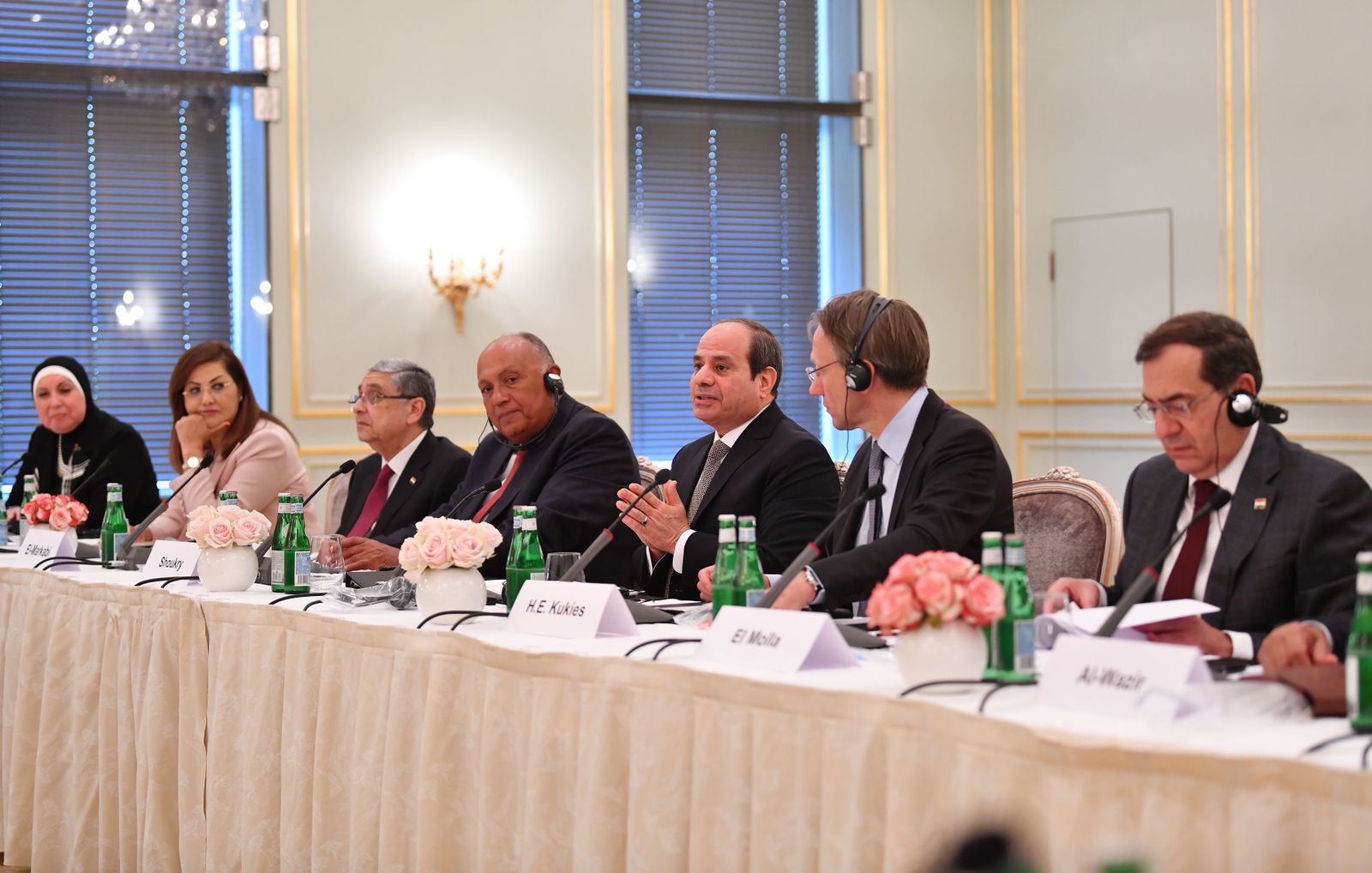  مشاركة الرئيس السيسي في مائدة مستديرة مع ممثلي مجتمع الأعمال ورؤساء الشركات الألمانية