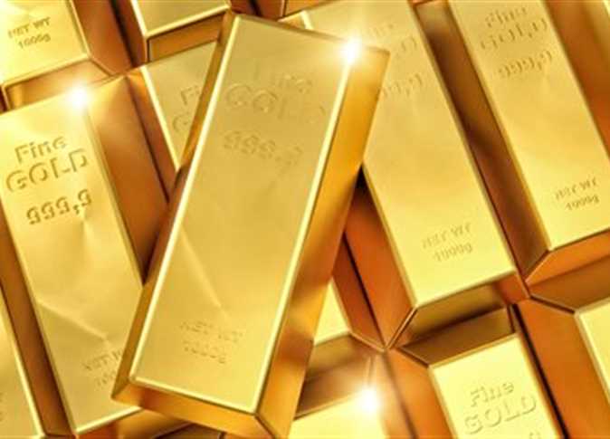 الذهب يحافظ على استقراره مع تراجع الدولار وارتفاع عوائد السندات