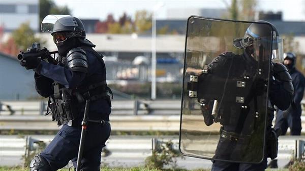 باريس الشرطة تقتل رجلاً يحمل سكينًا بمطار شارل ديجول