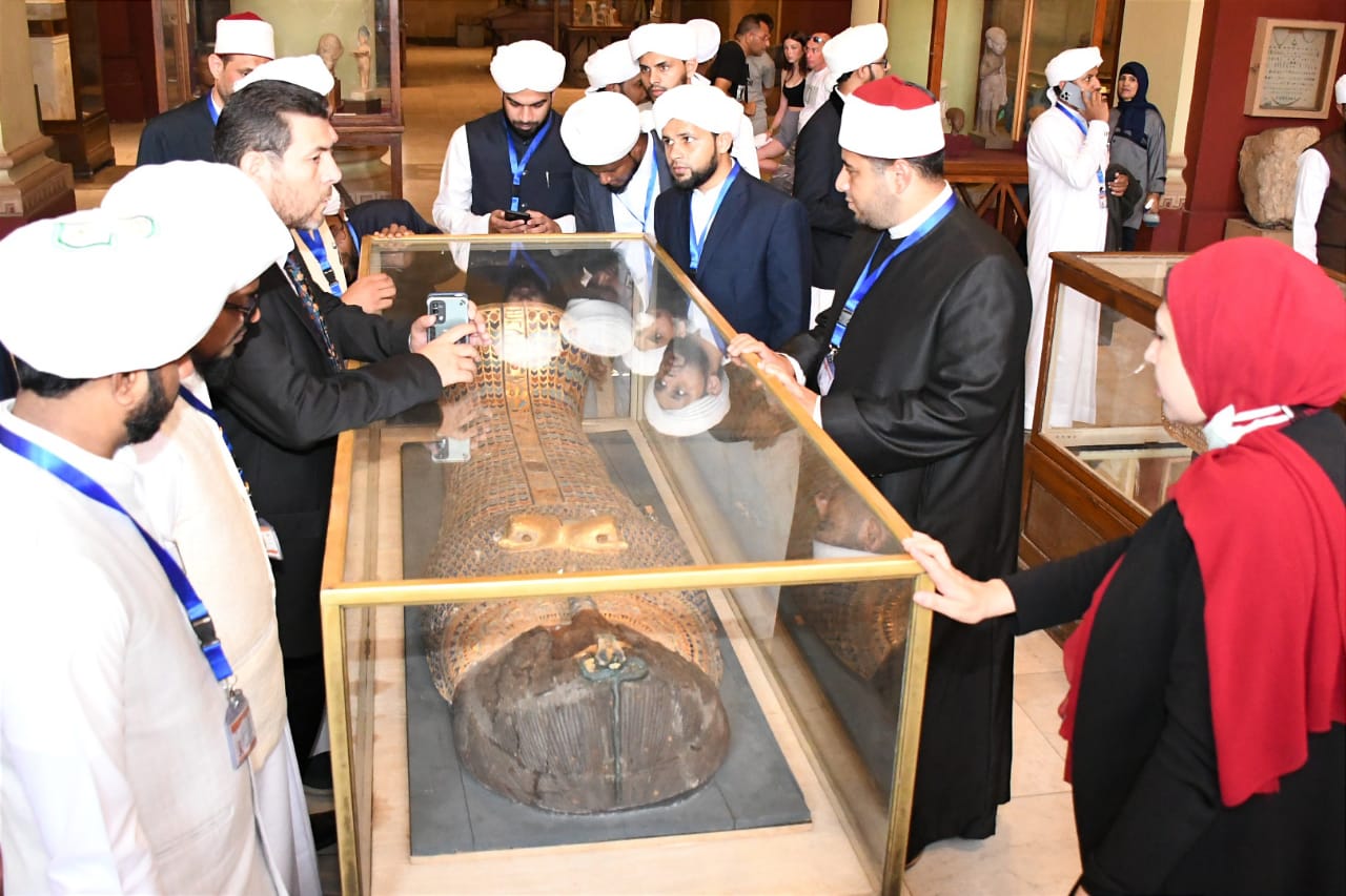 علماء الهند في زيارة للمتحف المصري