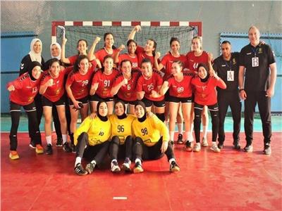 منتخب ناشئات كرة اليد  يغادر القاهرة لخوض منافسات بطولة العالم